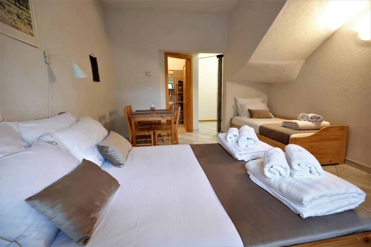 Guesthouse Idila Pod Nanosom Senozece Ngoại thất bức ảnh