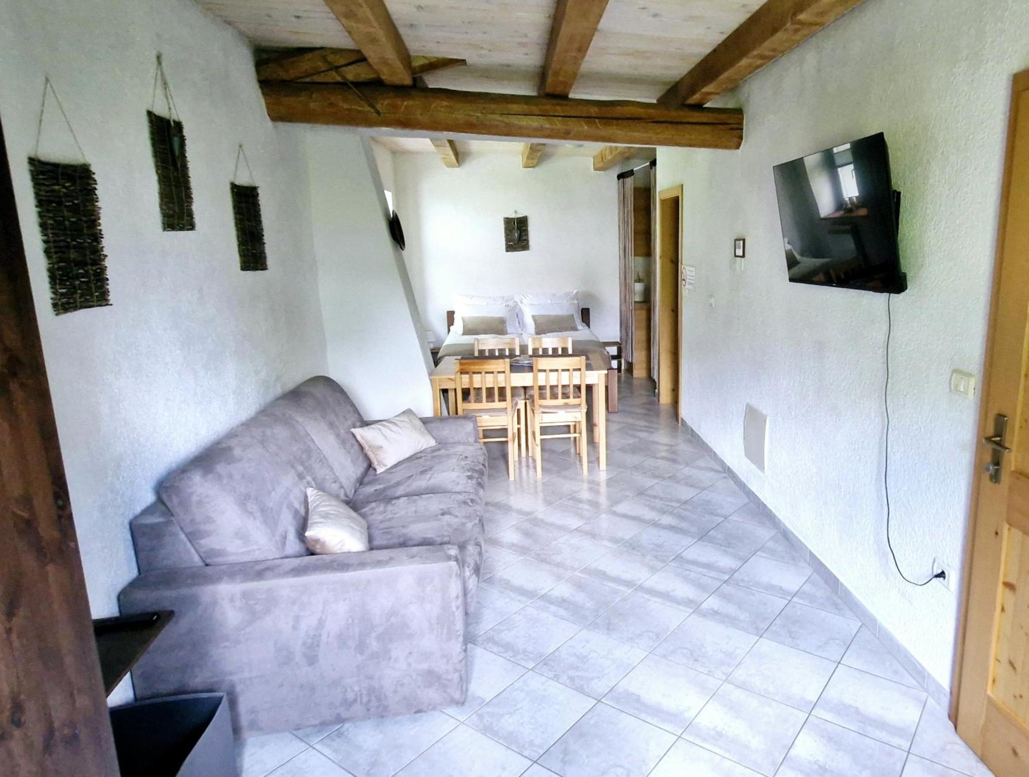 Guesthouse Idila Pod Nanosom Senozece Ngoại thất bức ảnh