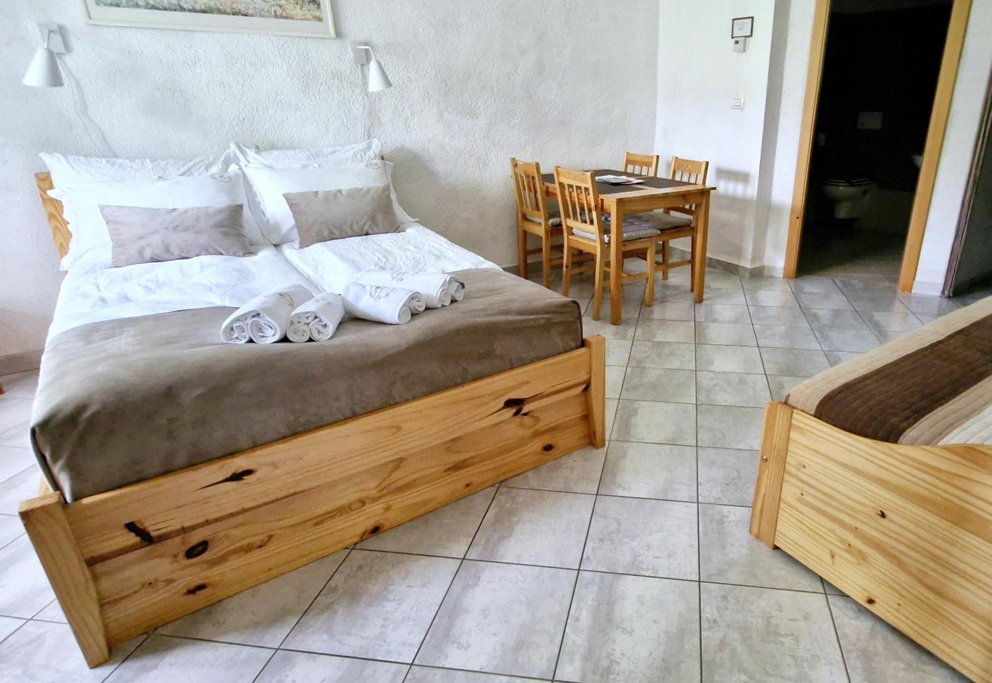 Guesthouse Idila Pod Nanosom Senozece Ngoại thất bức ảnh