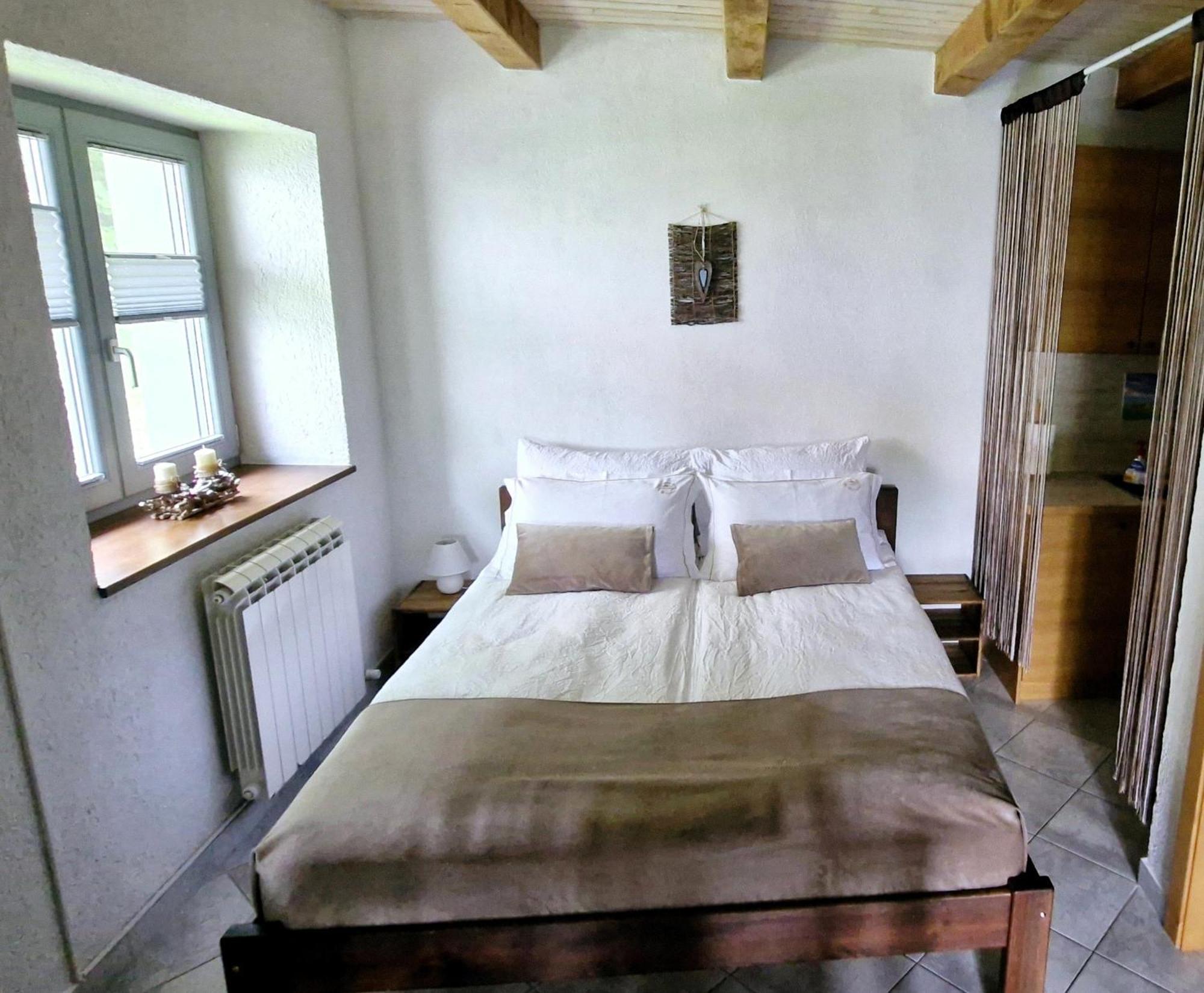 Guesthouse Idila Pod Nanosom Senozece Ngoại thất bức ảnh