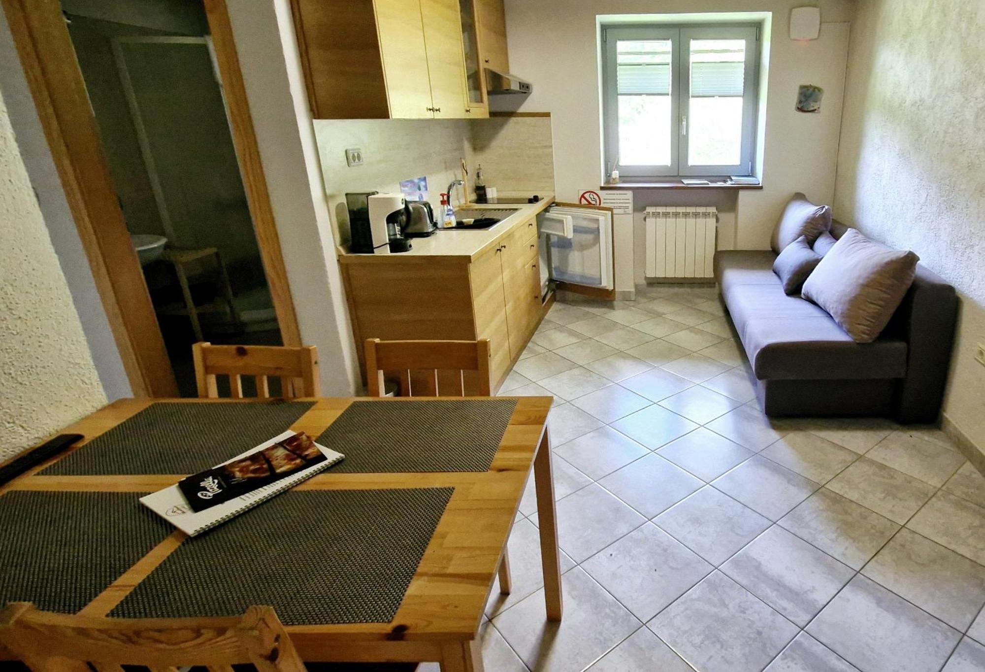 Guesthouse Idila Pod Nanosom Senozece Ngoại thất bức ảnh