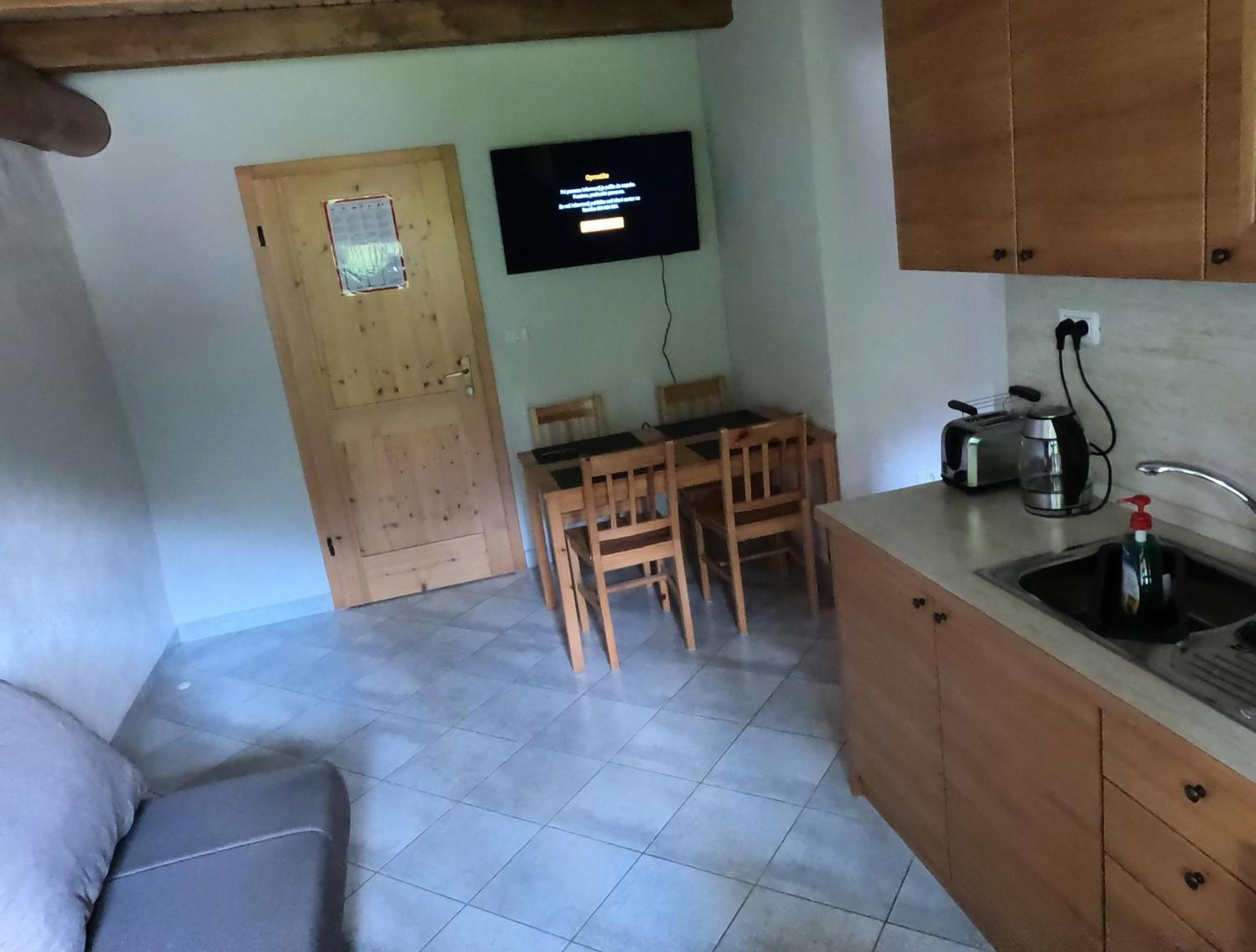Guesthouse Idila Pod Nanosom Senozece Ngoại thất bức ảnh