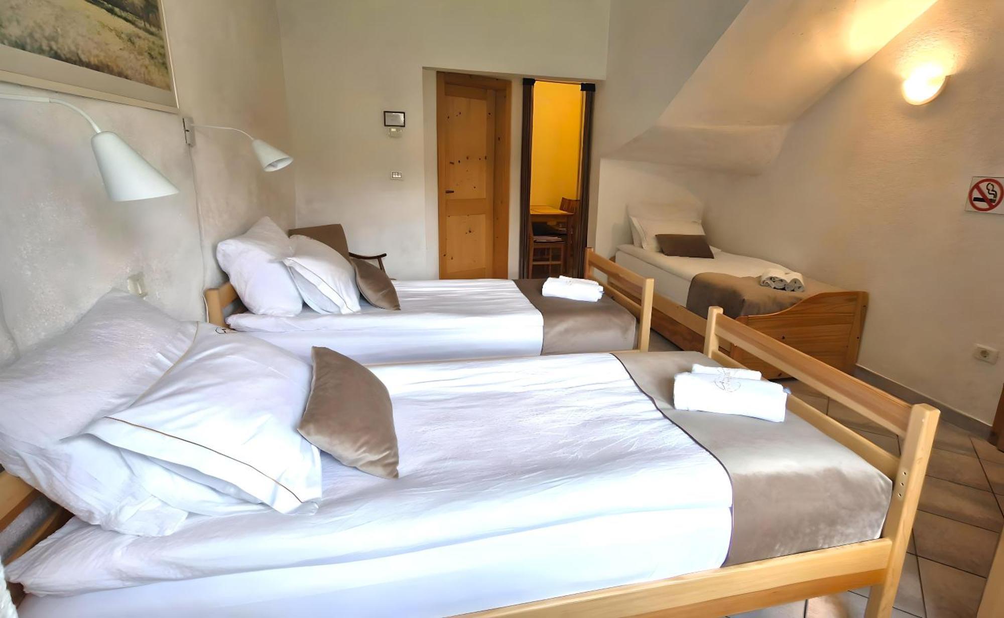 Guesthouse Idila Pod Nanosom Senozece Ngoại thất bức ảnh